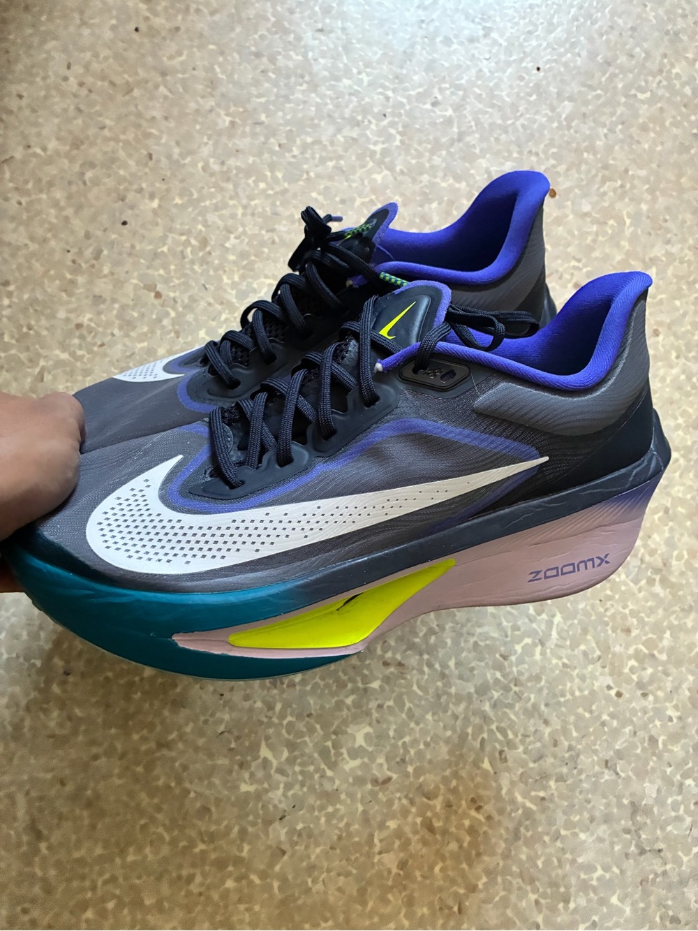 Nike zoom
Fly 6
